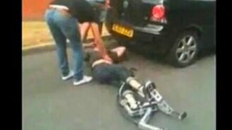 Упал с ходулей - смотреть видео (0:26)