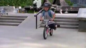 Маленький вело трюкач - смотреть видео (2:41)