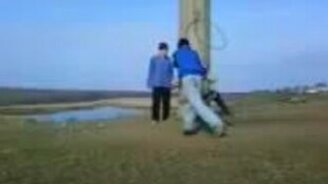 Центрифуга на высоковольтных проводах - смотреть видео (0:58)