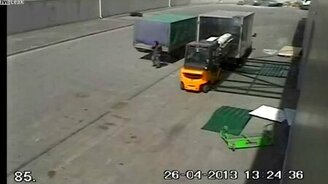 Металлические листы атакуют - смотреть видео (1:14)