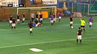 Неравный футбольный матч - смотреть видео (6:57)