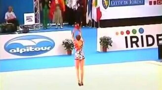 Потрясающее выступление гимнастки - смотреть видео (1:36)