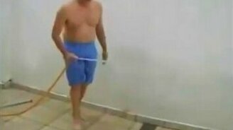 Испытатель водного самодельного аттракциона - смотреть видео (0:46)