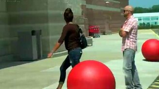 Пукающий подмышкой - смотреть видео (2:28)