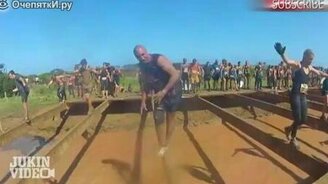 Фейлы на грязевых соревнованиях - смотреть видео (1:41)