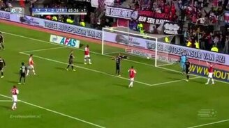 Гол в свои ворота - смотреть видео (1:00)