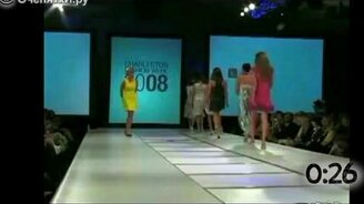 Подборка падений моделей - смотреть видео (1:10)