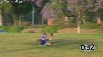 Отлично словили мяч в софтболе - смотреть видео (1:03)