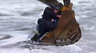 Невероятная переправа по-русски - смотреть видео (6:29)