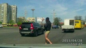 Странный какой пешеход - смотреть видео (0:18)