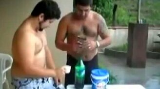 Если смешать Кока-Колу с хлором - смотреть видео (1:25)