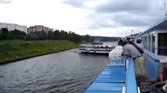Теплоходы столкнулись - смотреть видео (1:18)