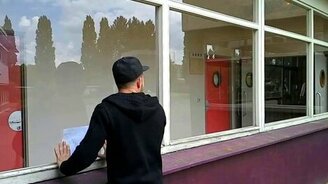 Глупая шутка со справедливой концовкой - смотреть видео (1:05)