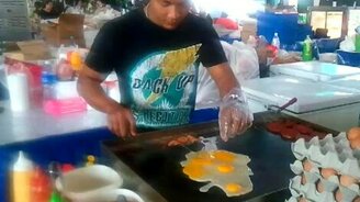 Быстрая уличная еда - смотреть видео (4:14)