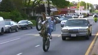 Призрачный гонщик на одном колесе - смотреть видео (0:34)