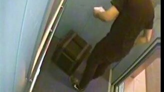 Голодный доставщик пиццы - смотреть видео (1:10)