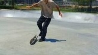 Пожилой скейтер - смотреть видео (1:13)