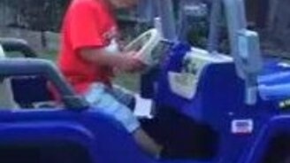 Засыпает за рулём - смотреть видео (0:39)