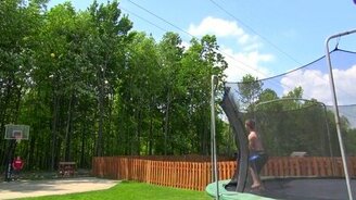 Лучший бросок в корзину с трамплина - смотреть видео (0:47)