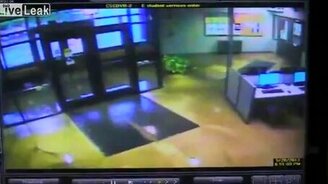 Наводнение ворвалось нежданно - смотреть видео (1:10)