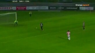 Вратарь растерялся - смотреть видео (0:23)