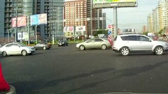 Дальнобойщик спас котёнка - смотреть видео (0:39)