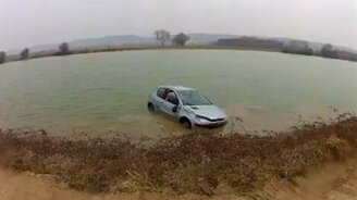 Экстремальный полёт на авто с дамбы - смотреть видео (1:13)