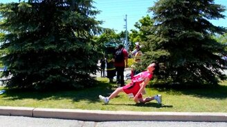 Парень как мультяшный герой - смотреть видео (0:30)