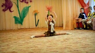 Чёткий танец на утреннике - смотреть видео (0:41)