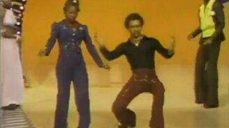 Как можно танцевать под одну песню - смотреть видео (3:06)