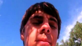 Как медведь раскурочил легковушку - смотреть видео (2:00)