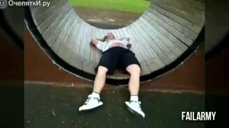 Падения на игровых площадках - смотреть видео (5:09)