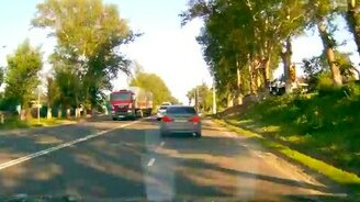 Перевёл старушку через дорогу - смотреть видео (1:55)