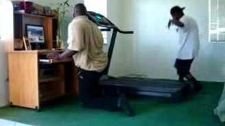 Свалился на дорожке - смотреть видео (0:40)