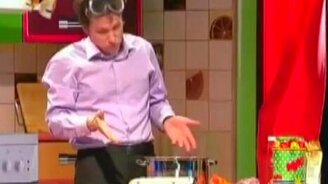 Мужчина на кухне - смотреть видео (5:40)