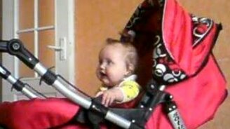 Дочка пытается петь - смотреть видео (3:36)