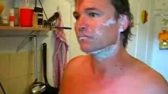 Мастер-класс по экстремальному бритью - смотреть видео (3:48)