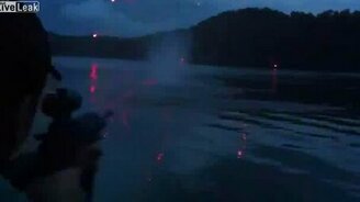 Эффектная стрельба по воде - смотреть видео (0:22)