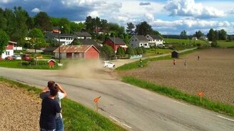 Мастерски вошёл в поворот на скорости - смотреть видео (0:13)