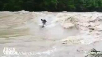 Экстремальный сёрфинг - смотреть видео (0:57)