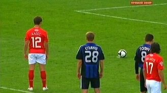 Болельщик забивает пенальти - смотреть видео (0:51)