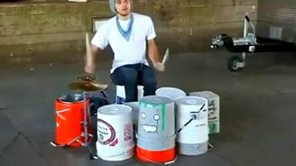 Барабанщик-виртуоз - смотреть видео (3:20)