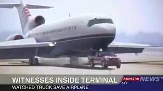 Вынужденная посадка самолёта на пикап - смотреть видео (1:11)