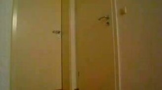 Внезапно из-за двери... - смотреть видео (0:13)