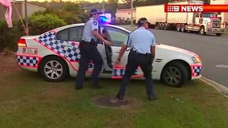 Ловко ушёл от полиции - смотреть видео (0:27)