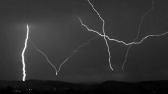 Молния ударяет вверх - смотреть видео (1:32)