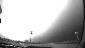 Молния ударяет вверх в Дакоте - смотреть видео (0:40)