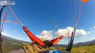 Лобовое стоклновение в полёте - смотреть видео (0:50)