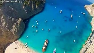 Парашютисты в живописной Греции - смотреть видео (1:59)