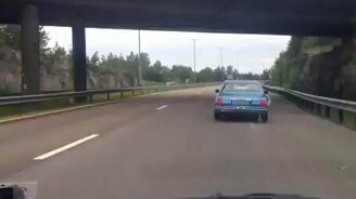 Красиво ушёл с трассы на развязку - смотреть видео (0:21)